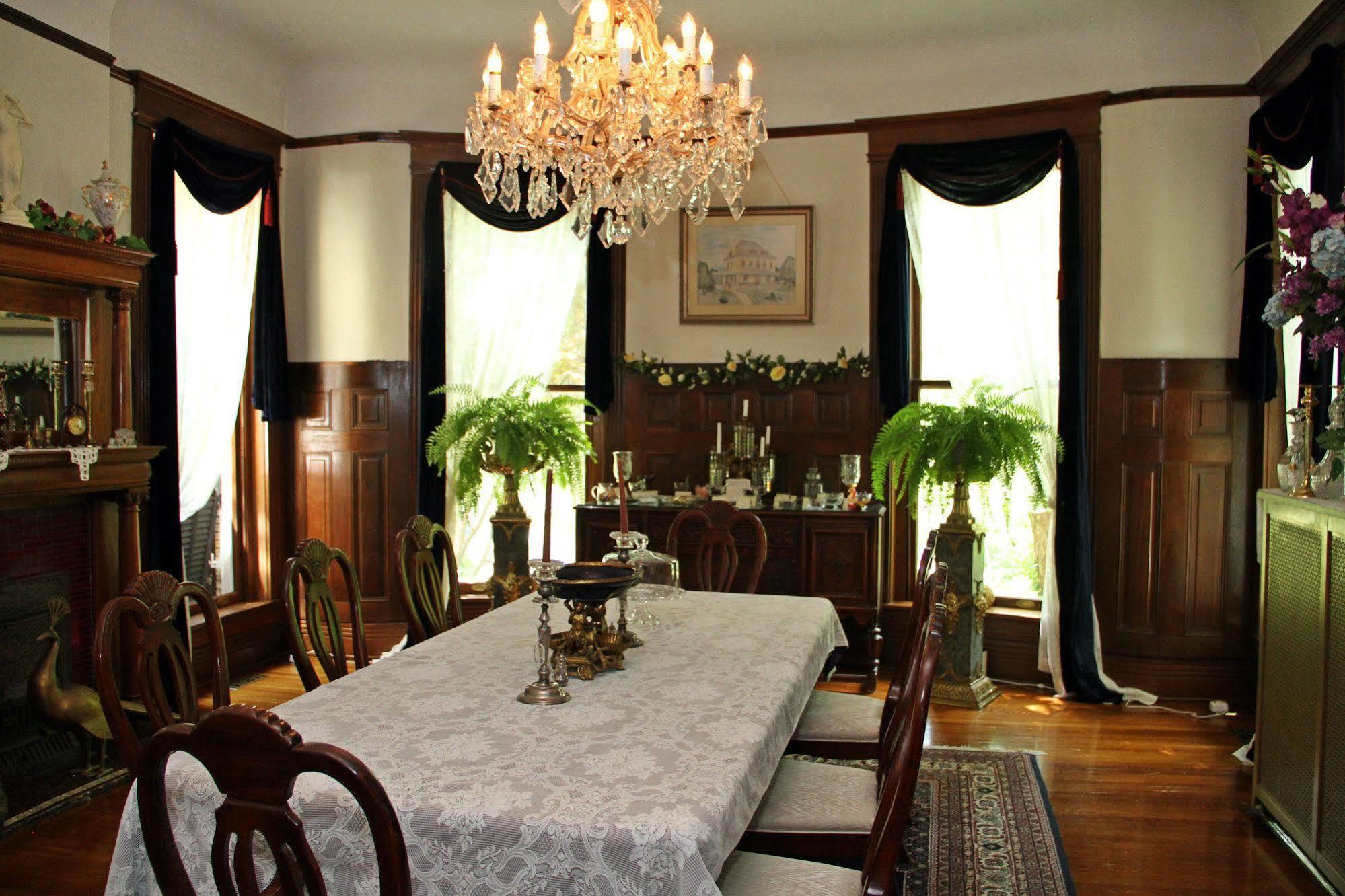 Beall Mansion An Elegant Bed & Breakfast Inn Alton Ngoại thất bức ảnh